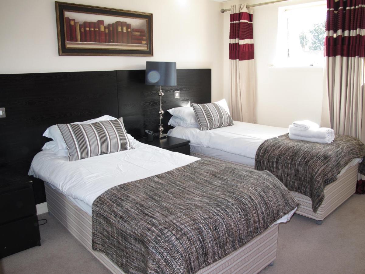 Churchill Two Bedroom Apartments With Free Parking And The Minster View York Exterior foto