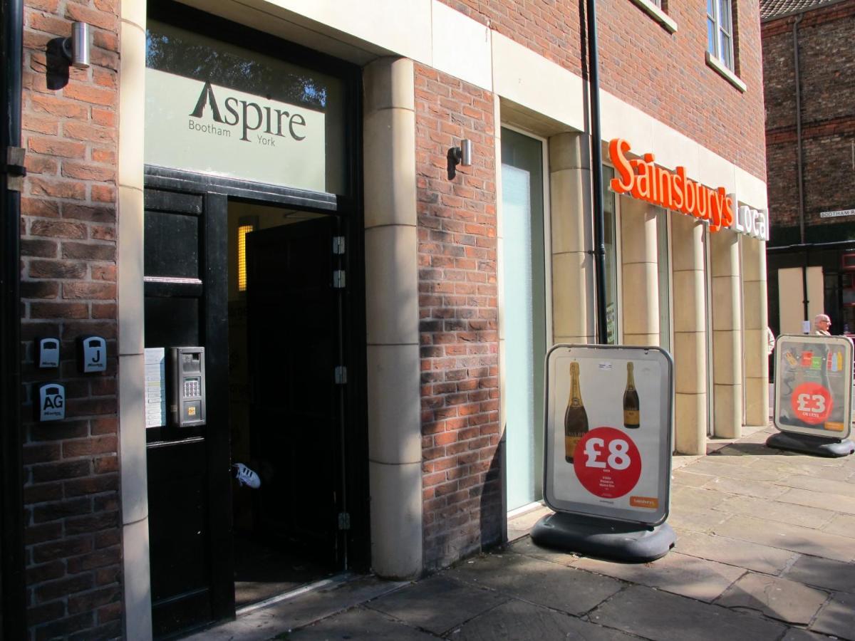 Churchill Two Bedroom Apartments With Free Parking And The Minster View York Exterior foto