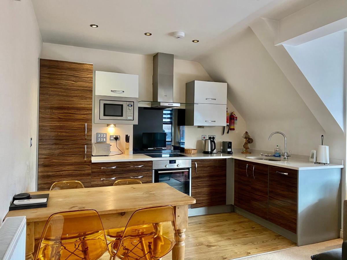 Churchill Two Bedroom Apartments With Free Parking And The Minster View York Exterior foto