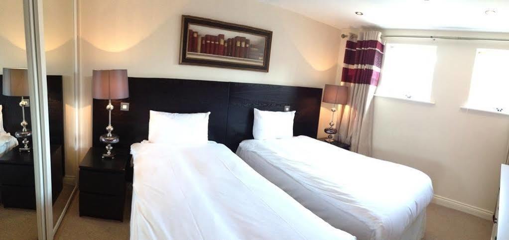 Churchill Two Bedroom Apartments With Free Parking And The Minster View York Exterior foto